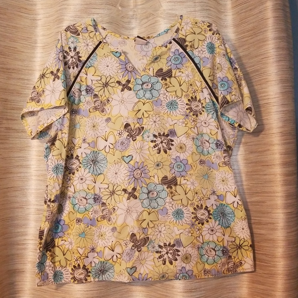 Cherokee studio scrub top